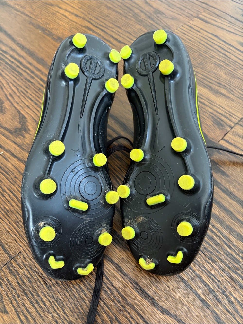 Nike Jr. Tiempo Legend 10 Club FG/MG Soccer Cleats - Black / Volt (Size 4Y) - Picture 3 of 6